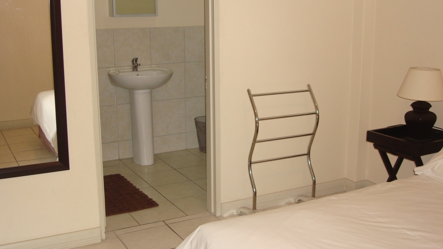 1 Bedroom Property for Sale in Zonnebloem Western Cape